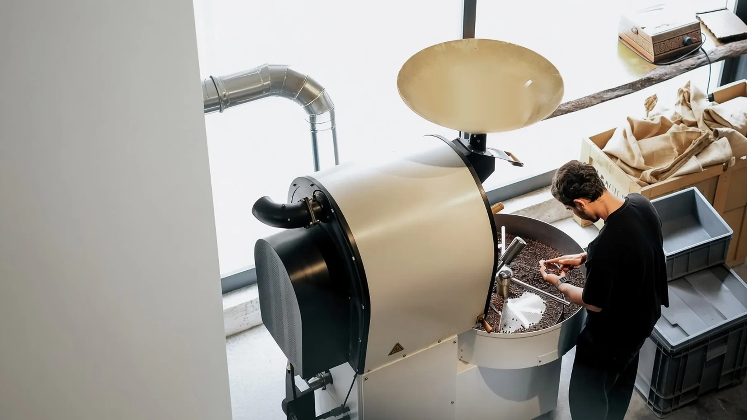 Roaster at the cooling tray in the Bursa roastery